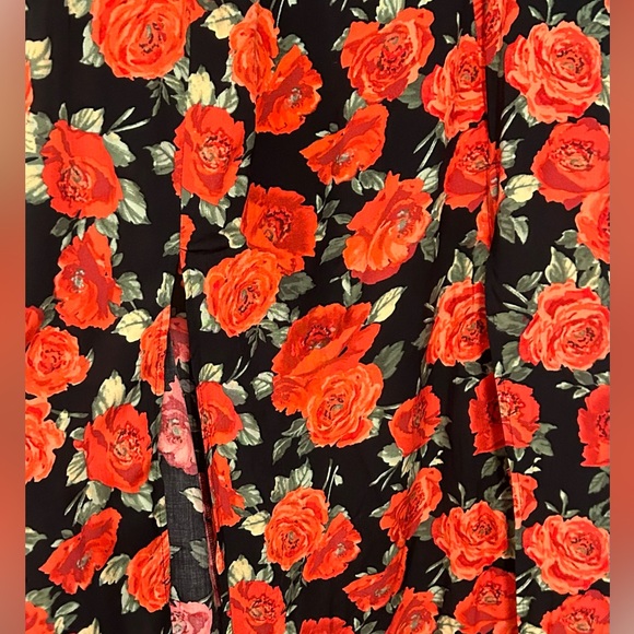 NWT Forever 21 Flowy Floral Strapless Dress. Red/L - Picture 8 of 8